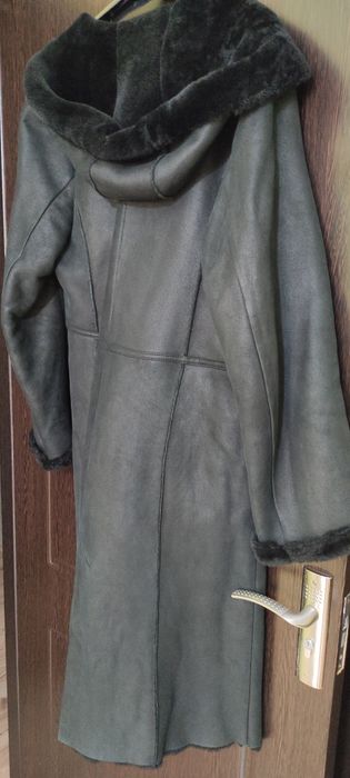 Cojoc, palton, pardesiu de iarnă cu glugă, lung, din blană naturală