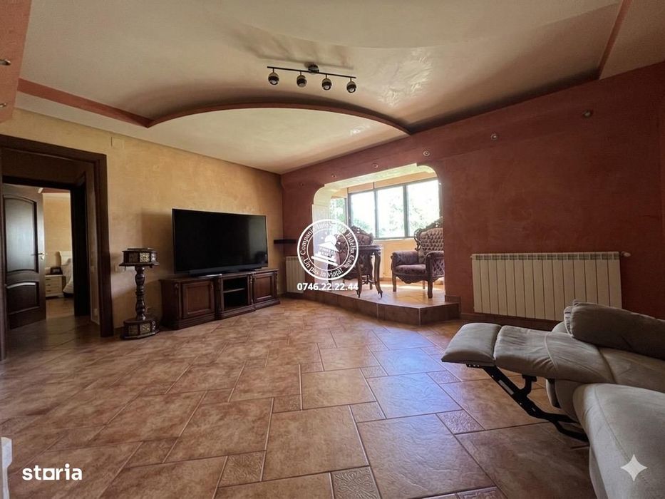 Apartament spectaculos, bloc tip vilă, Târgu Cucu