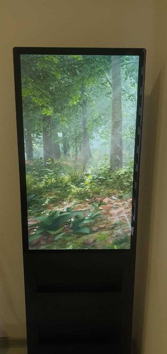 Интерактивный цифровой киоск с вертикальным дисплеем