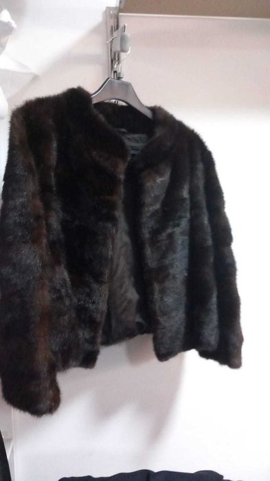 Haina blana nurca  in conditii foarte bune