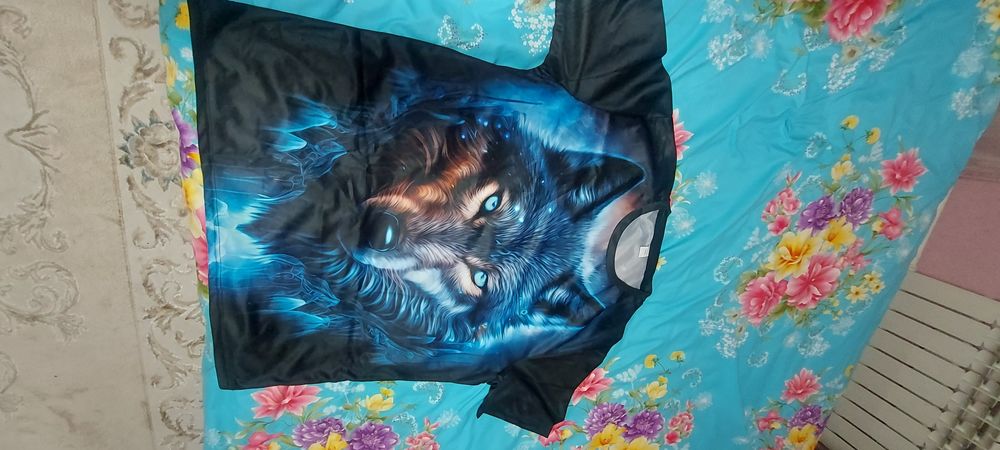 Футболка с рисунком волка