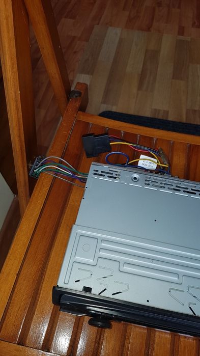 Vand radio de masina sony , 100 lei