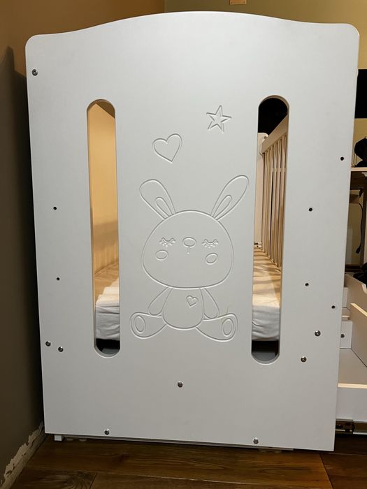 Бебешка кошара от МДФ с люлеещ механизъм + чекмеджета (София)