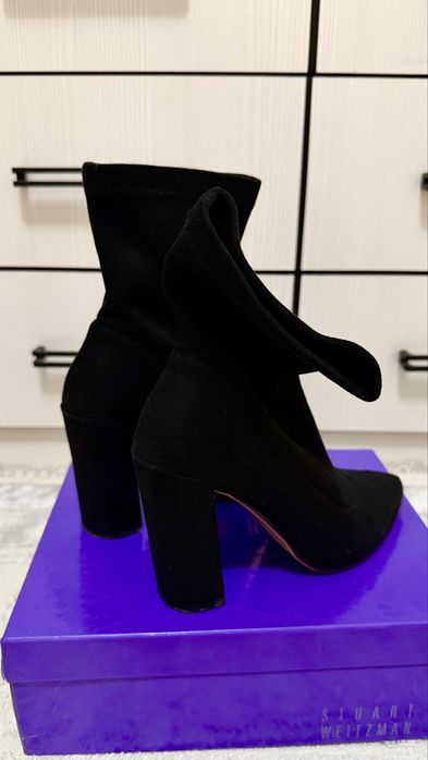 Стильный замшевый ботильон