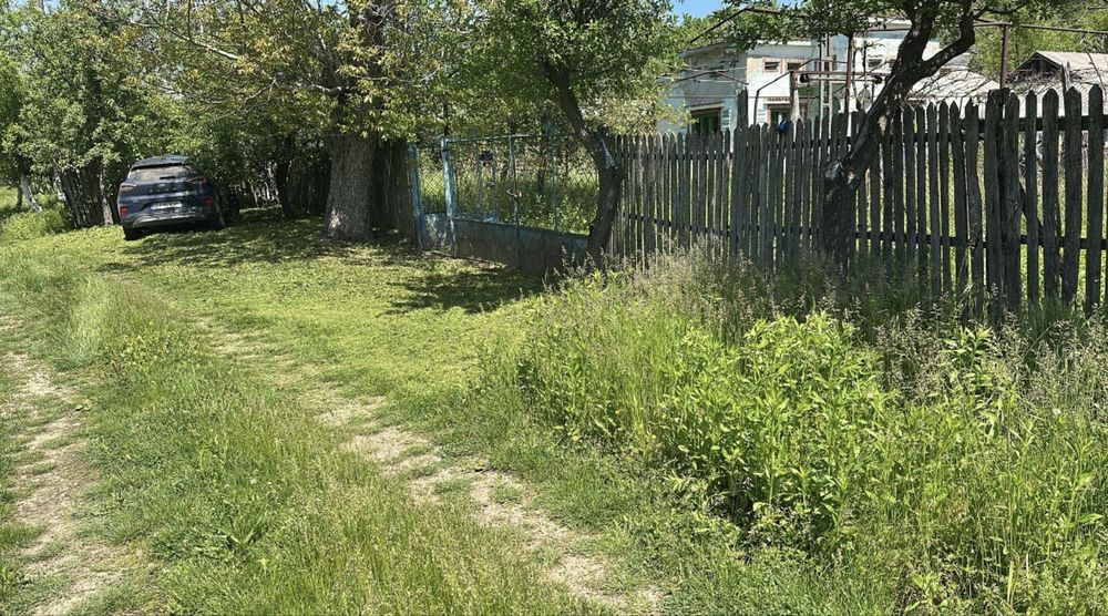 2.765 mp Casă din cărămidă cu teren – Mereni, Comuna Bărăști, Jud. Olt//Pitesti-Slatina