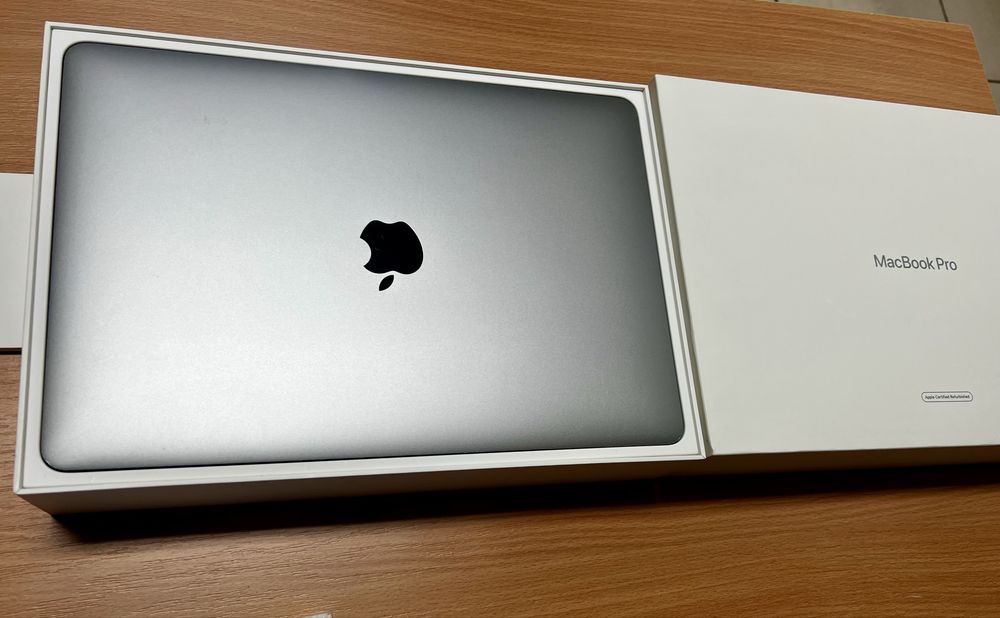 MacBook Pro 13” 2019 Touch Bar i5 8GB 256GB Space Gray