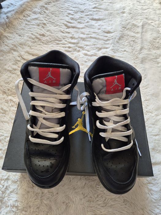 Vând adidași originali mărimea 38,39,40