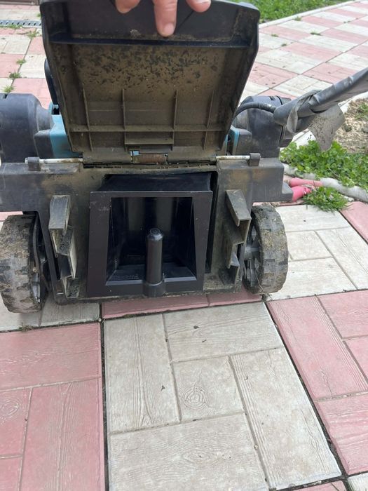 Mașina de tuns iarba Makita