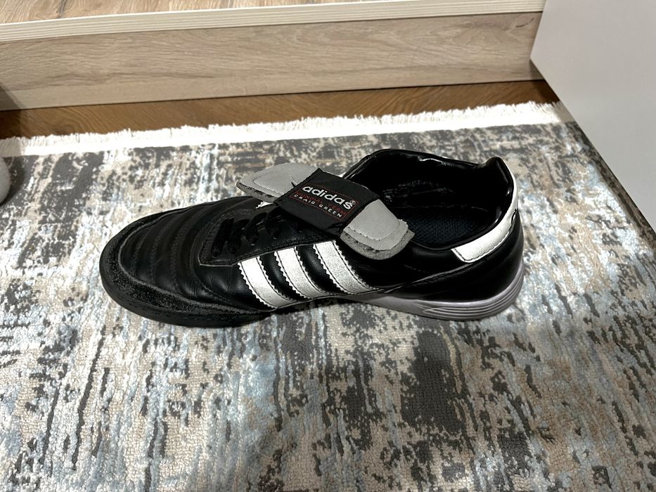 Кроссовки adidas mundial team