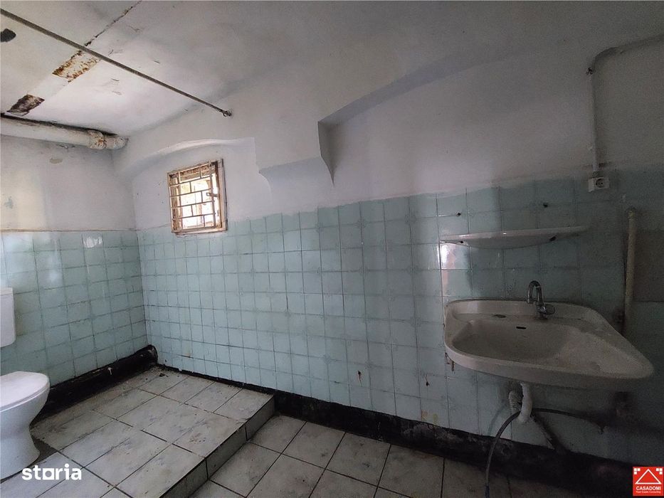 Casa cu spatiu comercial, zona Intim