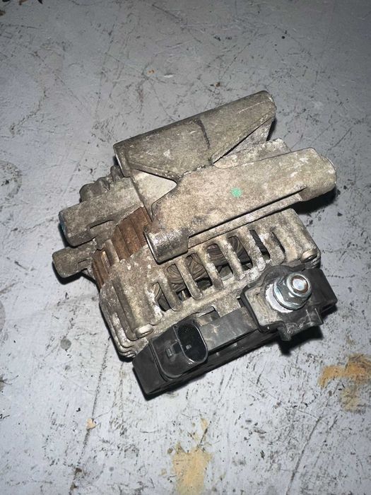 Alternator Mercedes OM646 W204 Bosch 14V original