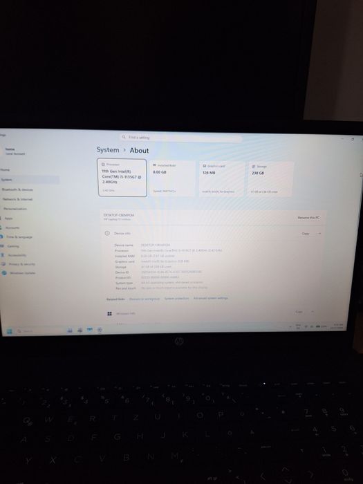 Laptop HP 17 , i5-1135G7 , 8 GB ram,  ssd NVMe 256 GB,  17.3"