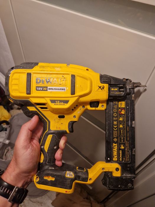 Dewalt DCN680 pistol cuie
