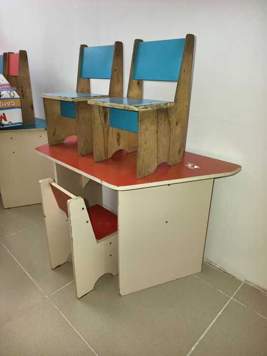 Продам парты со стульчиками