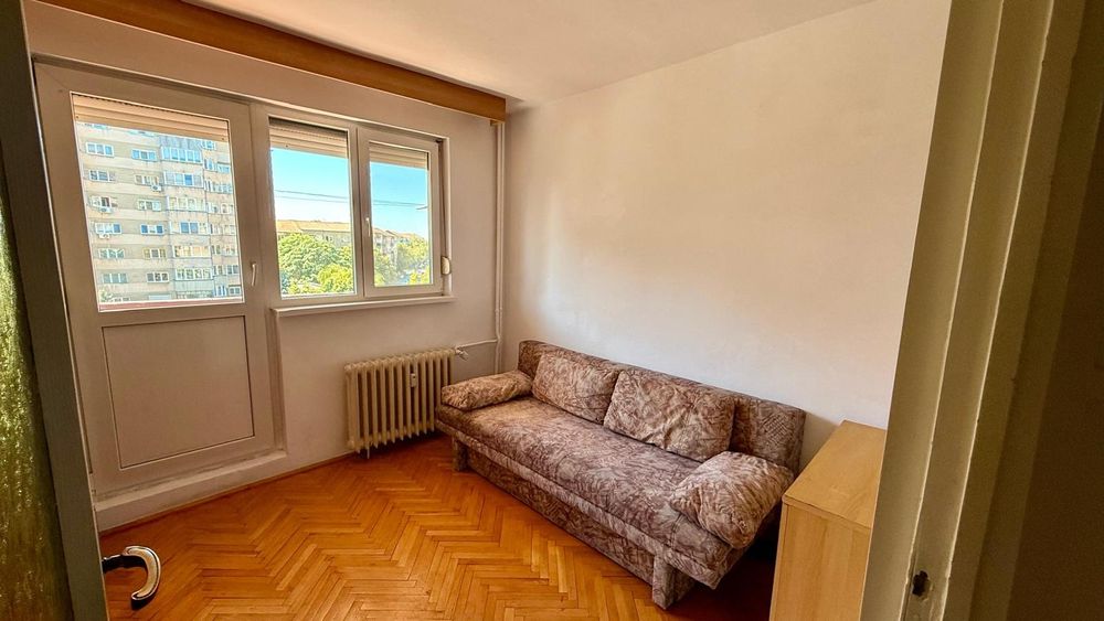 Proprietar vând ap. 2 camere în Oradea, bul. Dacia, et.4/8 decomandat