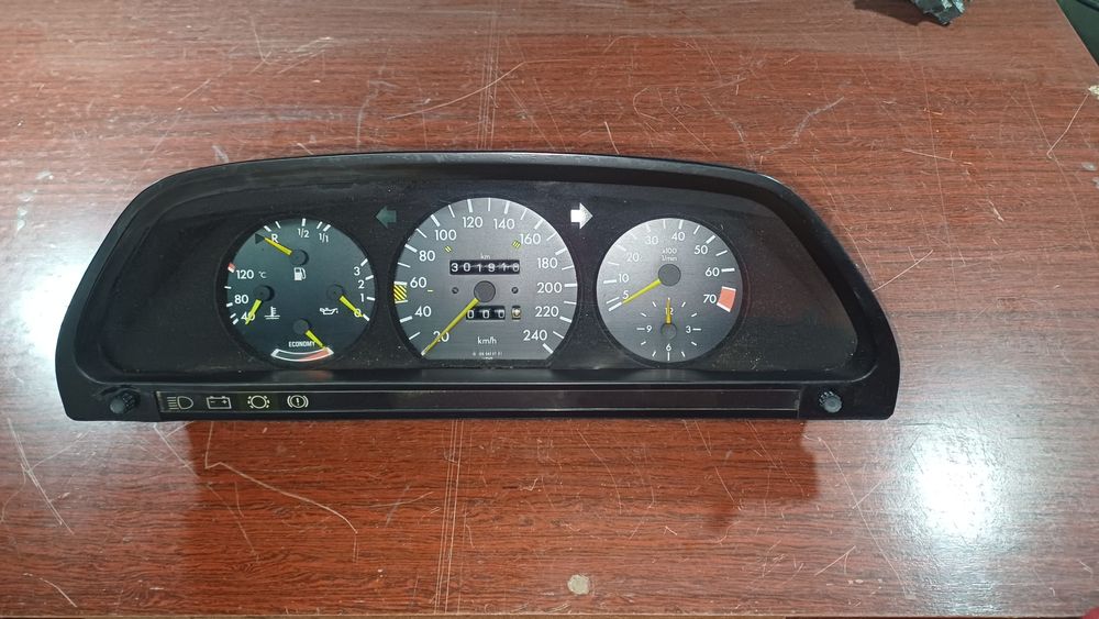 Продам капот на Мерседес W126.