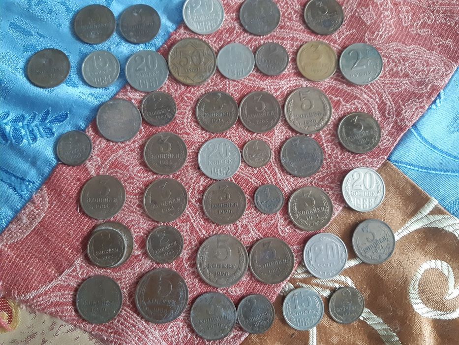 Продам старые монеты