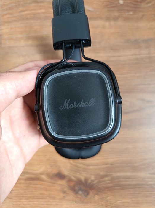 Продам наушники Marshall