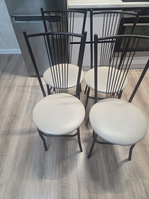 Стулья продаётся 4шт