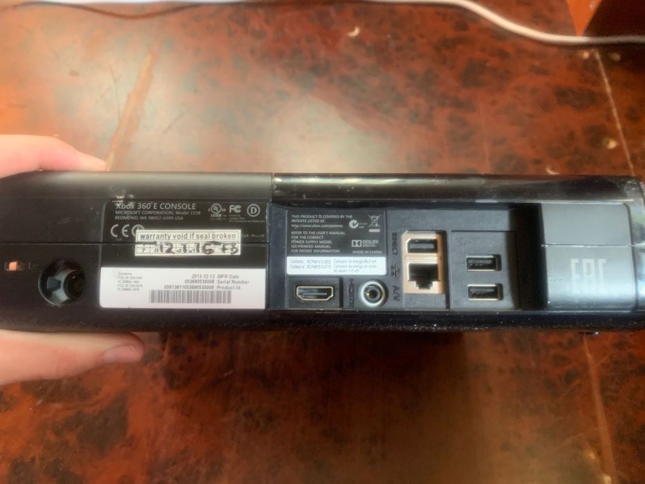 Xbox 360e  без игр!