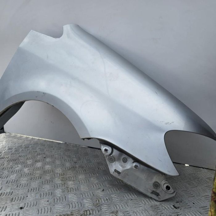 Aripa fata dreapta Volkswagen Touran