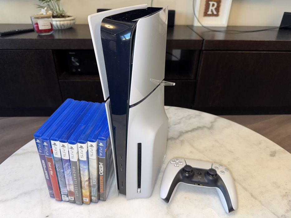 PlayStation 5 Slim 1TB + 8 игри