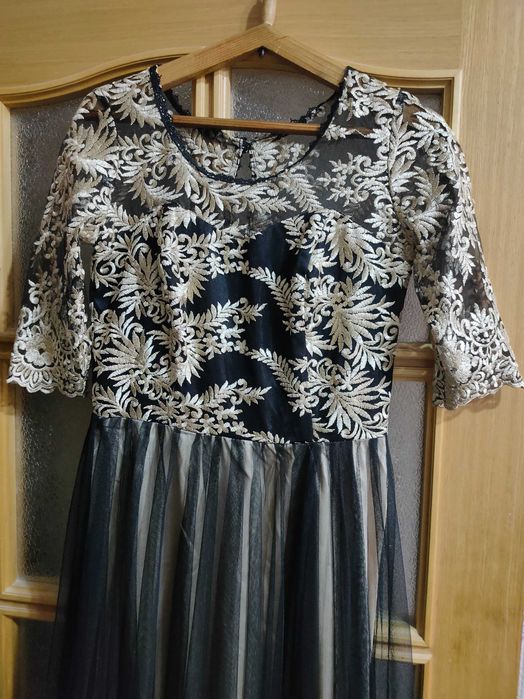 Вечернее женское платье