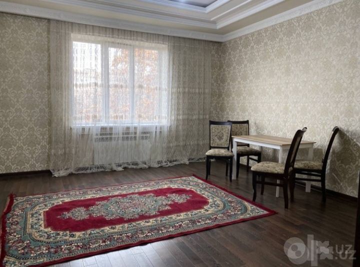 Продаётся трёхкомнатная на м-в Паркентский ( Риезий)