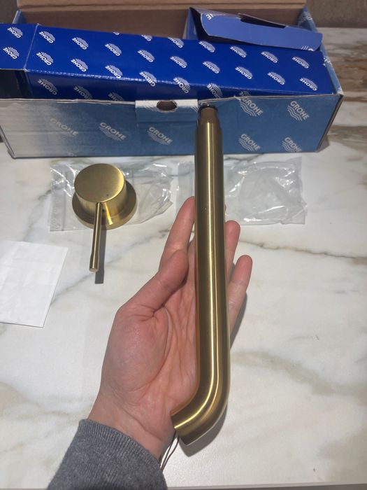 Стенен смесител за умивалник L- размер Grohe матирано злато/ златист