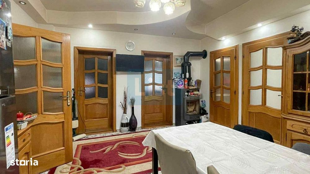 Casa 7 camere, teren 590 mp in Calnic