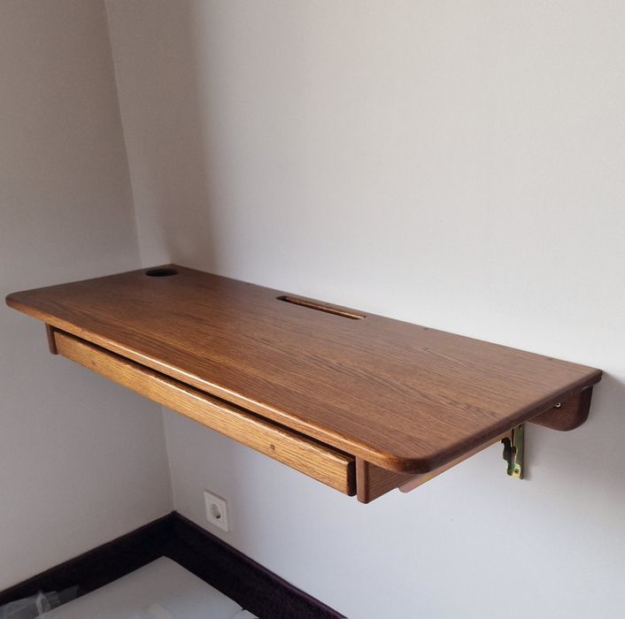 Бюро от масив, правено по поръчка.