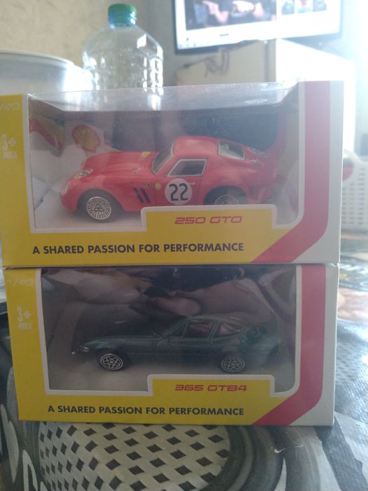 Колички Burago Ferrari 1:43