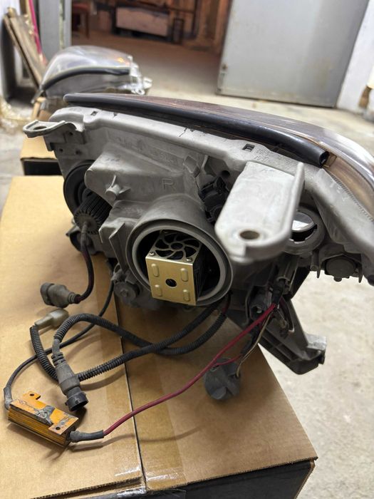 Фары Toyota 4Runner 2006г