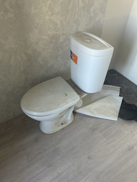 Унитаз с бачком