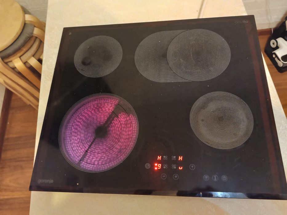 Продам электроплиту ,Варочная поверхность