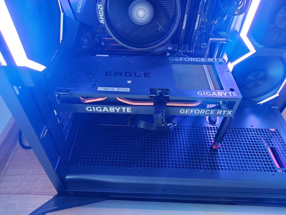 Vând RTX 4060 Gigabyte Eagle OC 8GB DDR6