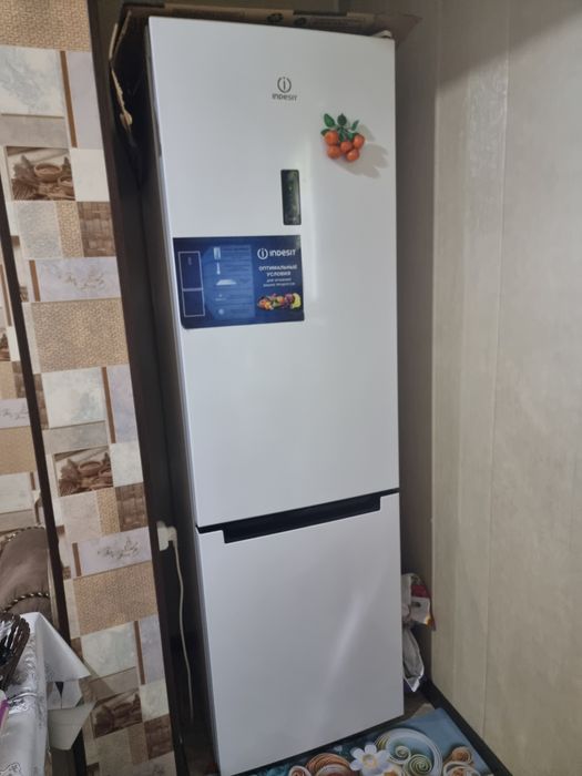 Indesit xolodilnik sotiladi
