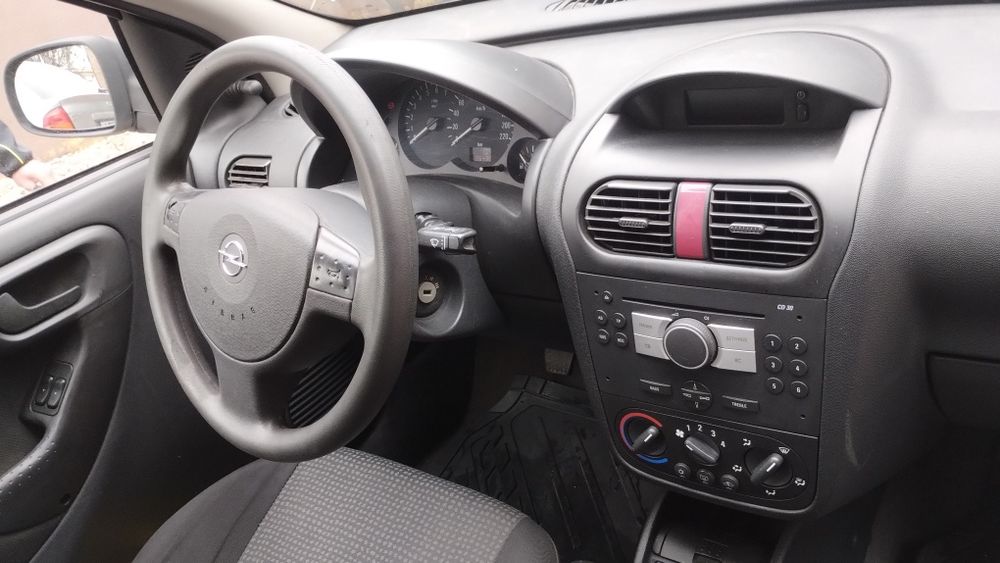 Opel Corsa 2 usi, 998 cmc - ideal incepatori