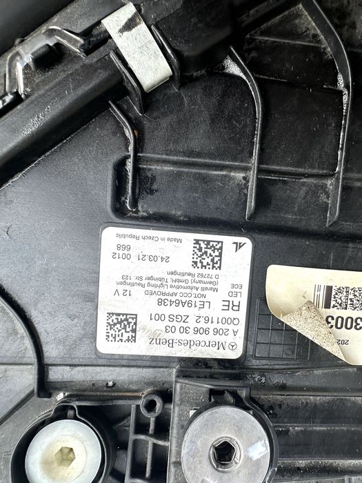 Десен фар Mercedes C-класа W206 Digital LED