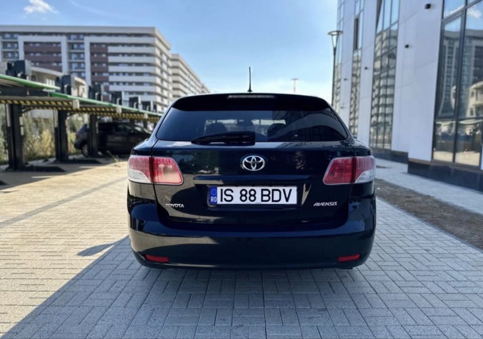 Toyota Avensis 2.2 D-4D 150 CP | Bi-zonă | Navi | Cameră | Întreținut