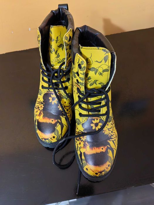 Бутикови нови кецове 39 номер