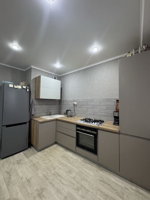 мкр Кунаева 3-комн кв 2 этаж