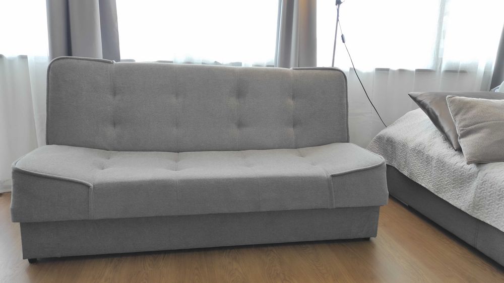 Разтегателен диван без следи от употреба