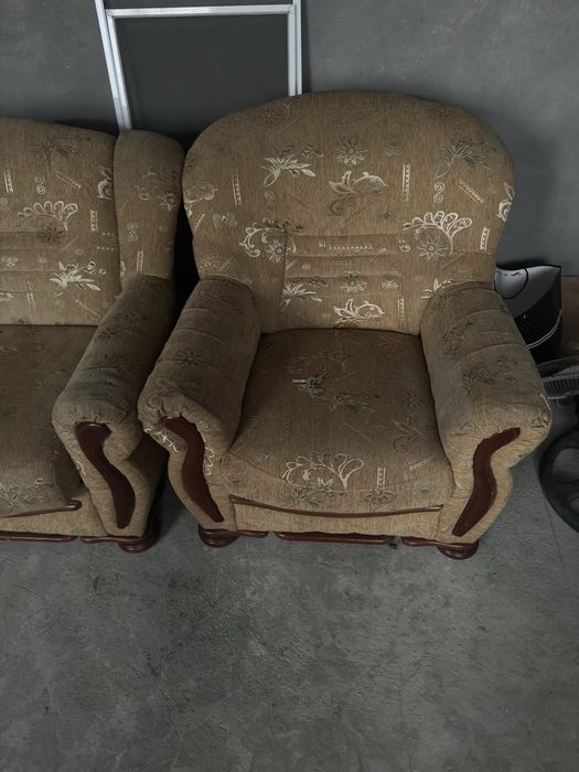 Диван креслоси билан сотилади