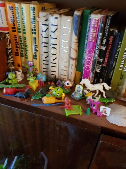 Продавам фигурки от киндер