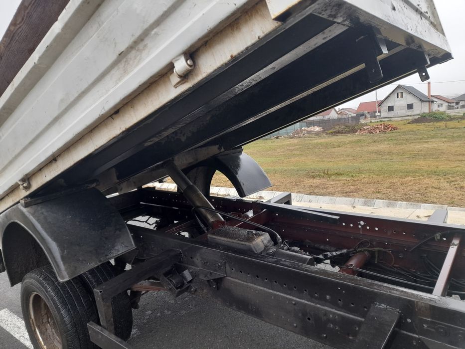 De vânzare iveco ani 2000