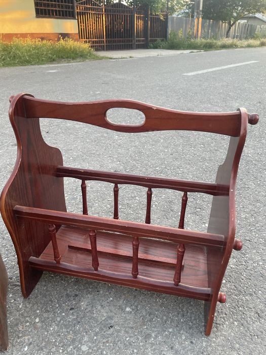 Suport din lemn pentru reviste