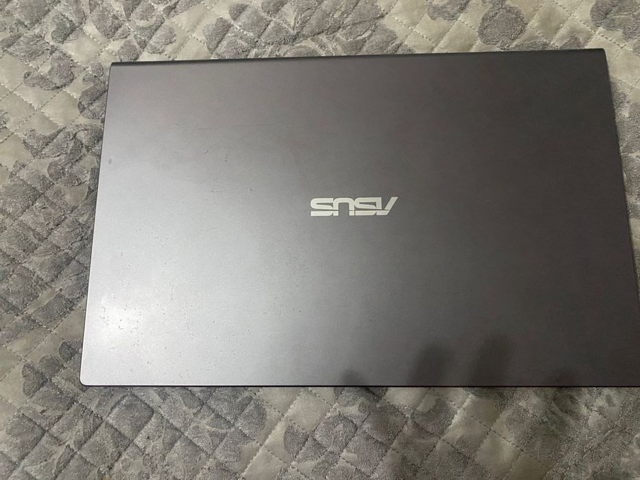 Ноутбук asus                            .