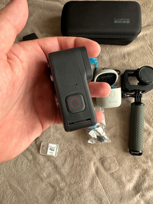 GoPro 9 black с допълнителни батерии и аксесоари.
