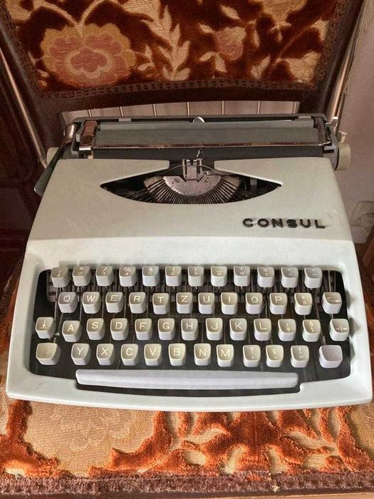Masina de scris Consul originala, in stare foarte buna de functionare